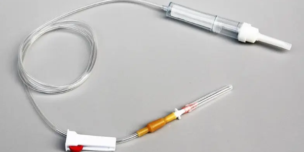 為什么輸血器每4小時更換一次？